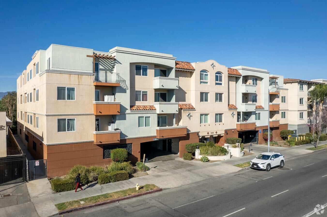 13951 Sherman Way - Casa Marbella