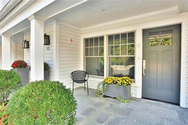 470 Main St