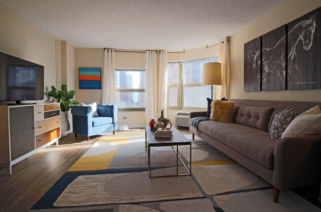 Photo - 38 W Chestnut St