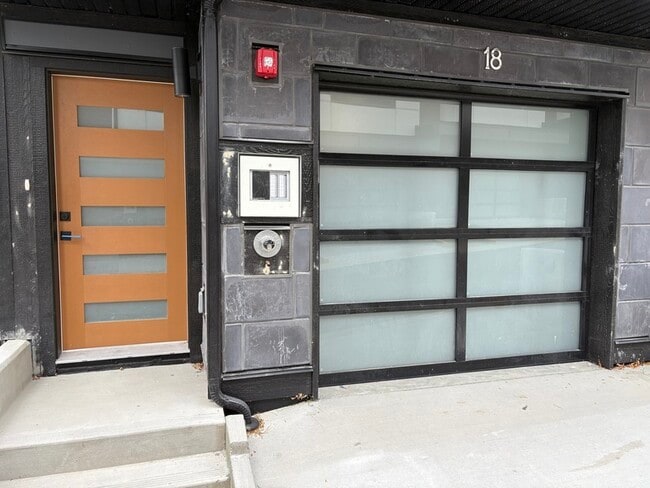 Building Photo - 1980 Upper Sundance Dr