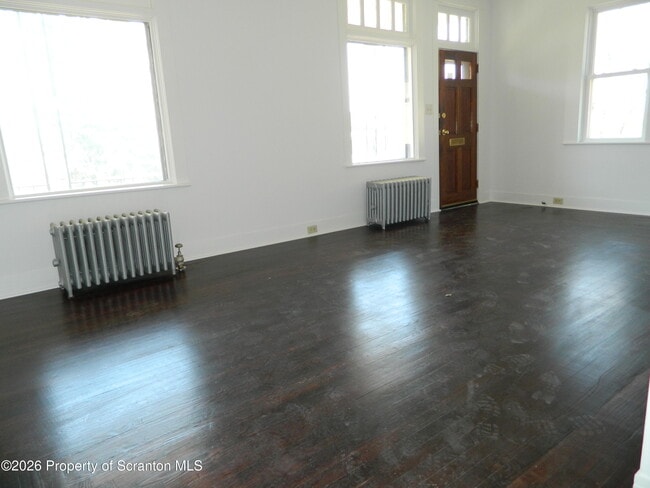 Photo - 127 E Pine St
