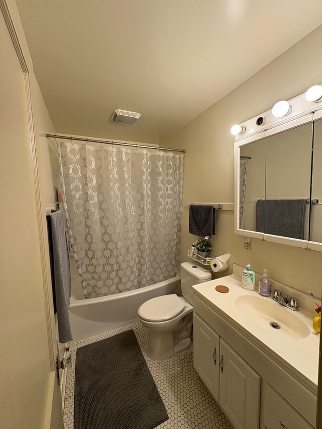 Photo - 100 W 2nd Ave Unit 4