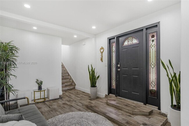 2275 NW 30th St
