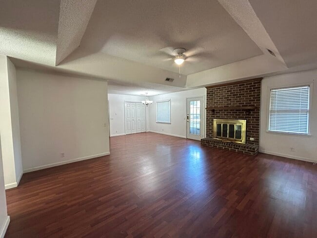 Photo - 1310 Crowndale Dr