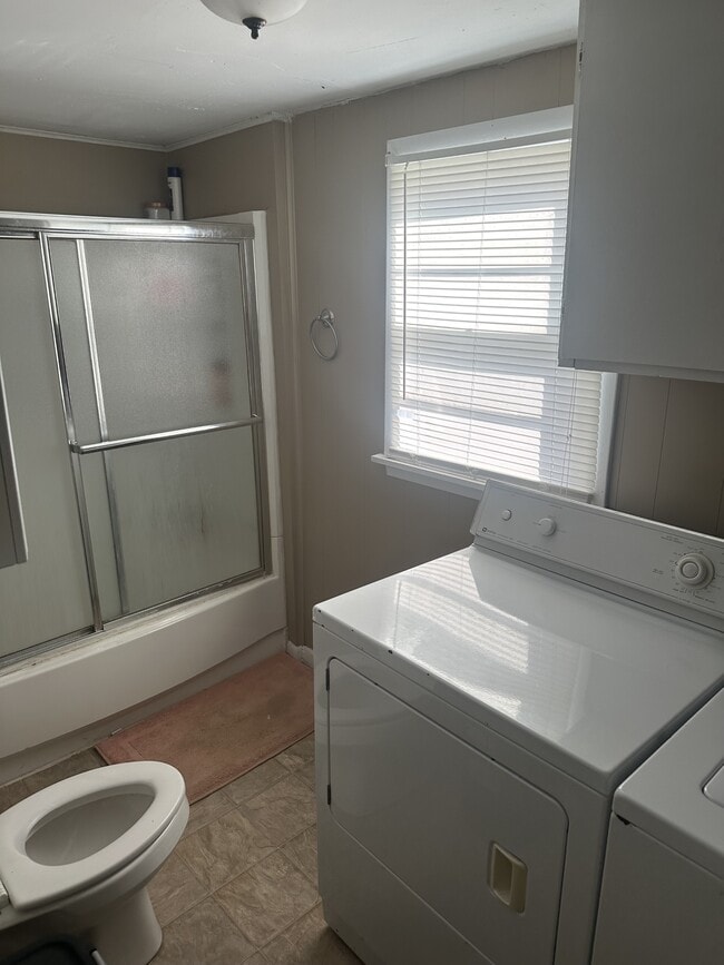 Photo - 737 N King St