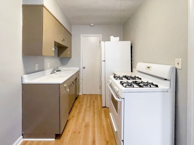 Building Photo - Cozy 1 bedroom, Close to Campus Unit 1518-4