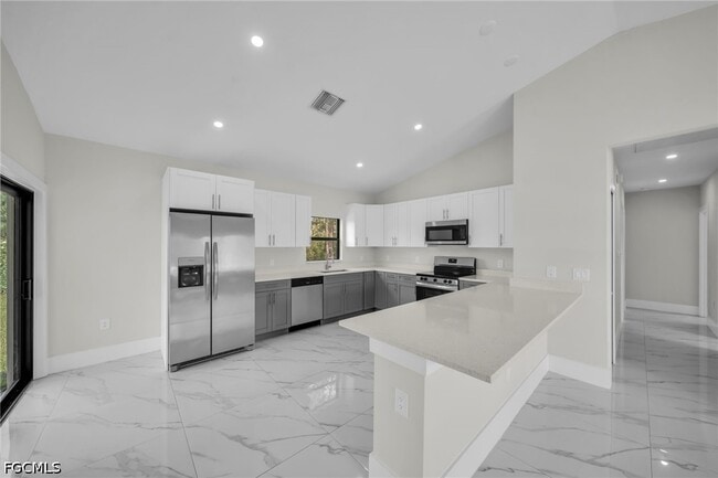 Building Photo - 633 Windermere Dr
