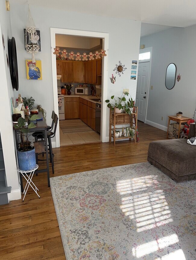 Living Room - 72 Beaufain St Unit 72A Beaufain