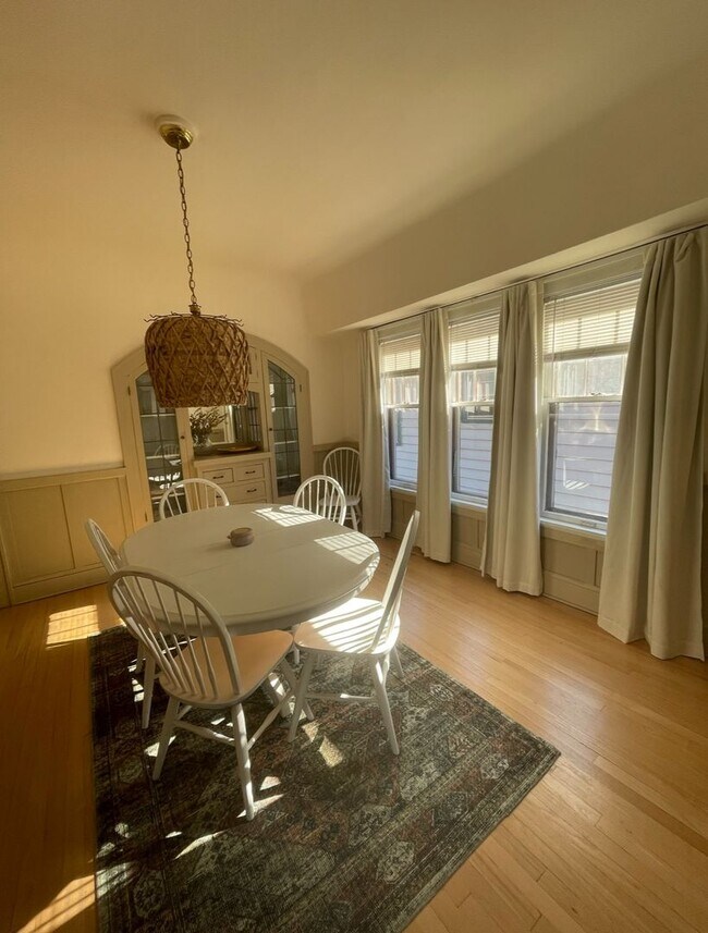 Photo - 3822-3824 N Maryland Ave. Unit 3824 N Maryland Ave