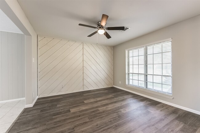 Photo - 7015 Pine Vista Ln