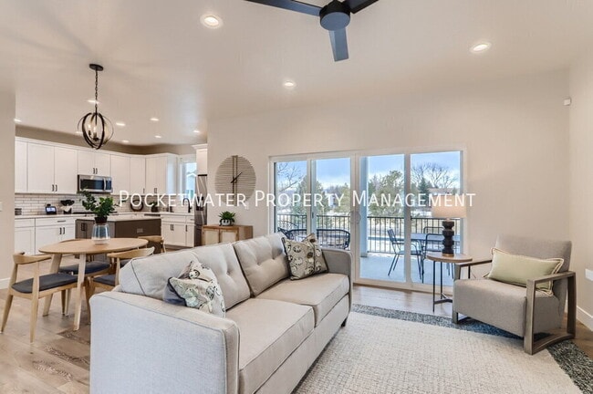 Photo - 1331 Baker St