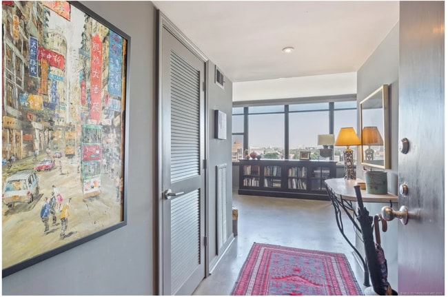 Building Photo - Downtown Tulsa High-Rise Living with Incredible Views and Utilities Included!