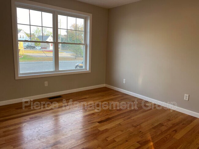 Photo - 6-21 Clarendon Way