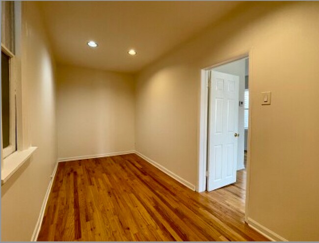 2221 N Hoyne Ave Unit 2