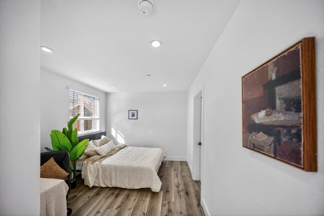 Photo - 1530 W 37th St -- Housing near USC/Ktown