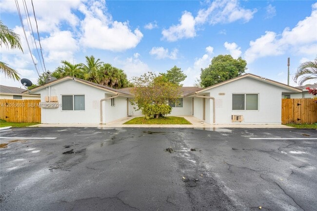 Building Photo - 645 NW 15th Ave Unit 1