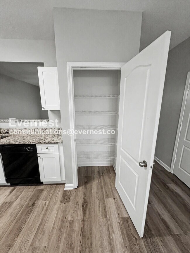 Photo - 8609 Thomas Ln