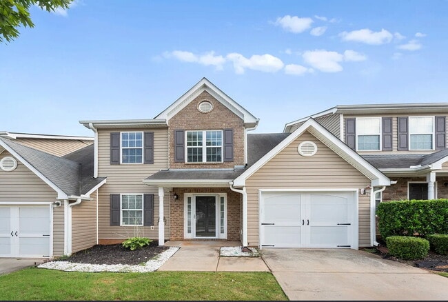 Building Photo - "Charming 3-Bed Townhouse with Hardwood Fl...