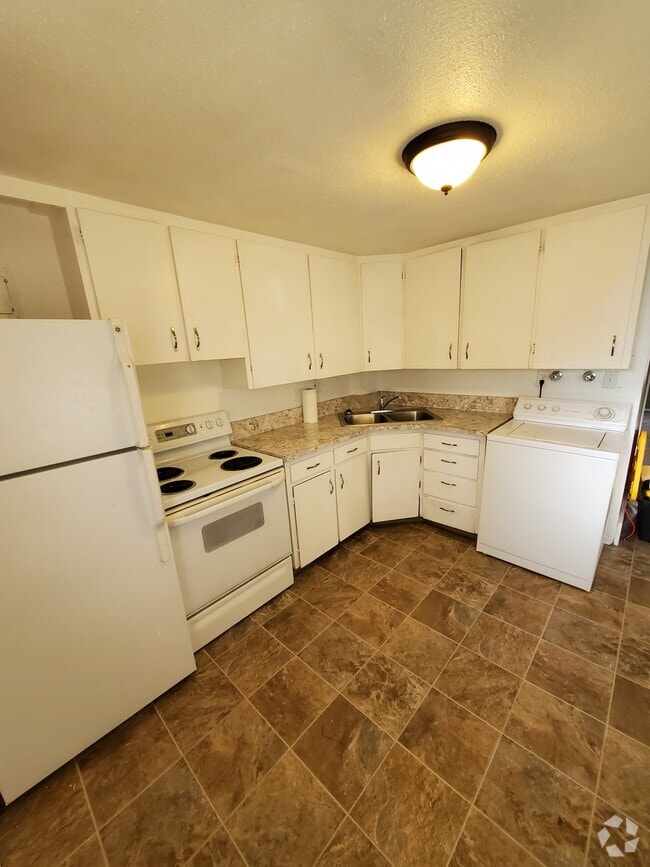 Building Photo - 311 -313 16th Ave Ct Unit 313 Left Side Rental