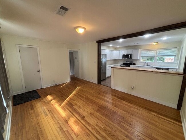 Photo - 816 Savage Rd