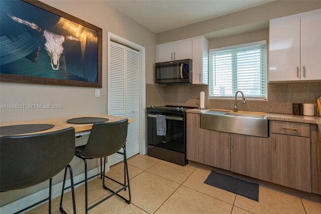 Photo - 2925 NW 11th Ave Unidad Front