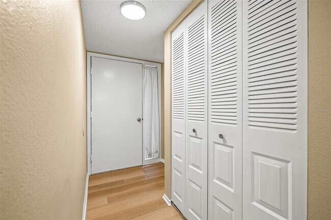 Photo - 125 Woodlake Wynde