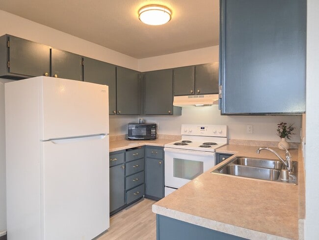 Building Photo - 3282 Adams Dr Unit #304