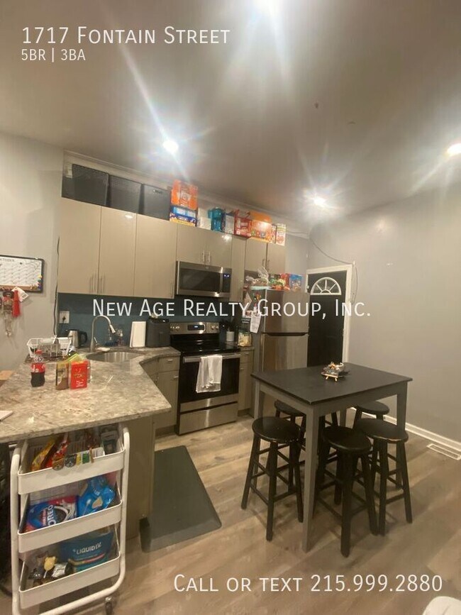 Photo - 1717 Fontain St