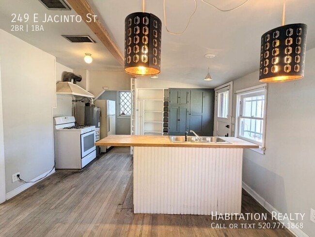 Photo - 249 E Jacinto St