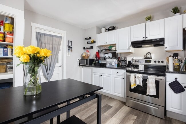 Building Photo - 134 Pearl St Unit 4