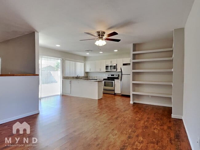 Photo - 725 W Utopia Rd