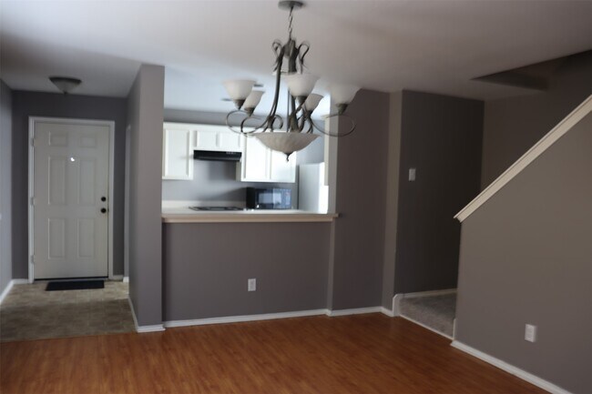 Photo - 7007 Woodridge Square Dr