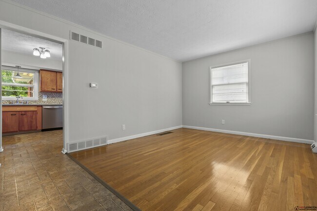 Photo - 2124 Violet Rd