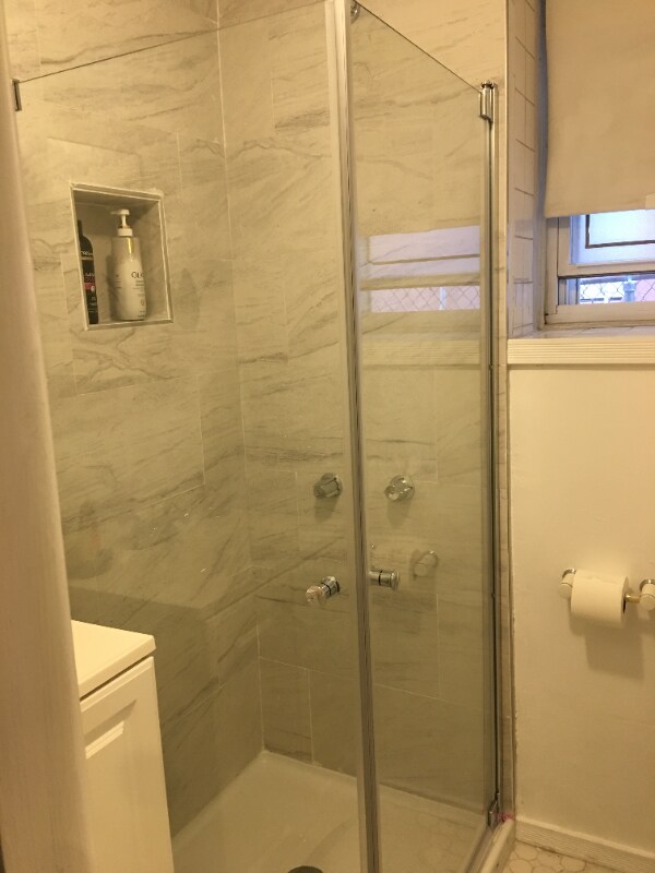 Photo - 2566 Pearsall Ave Unidad Walk-in