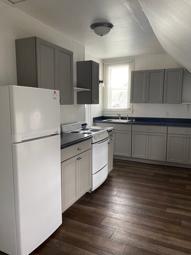 1829 Greenbush St Unit 1829 1/2 Greenbush