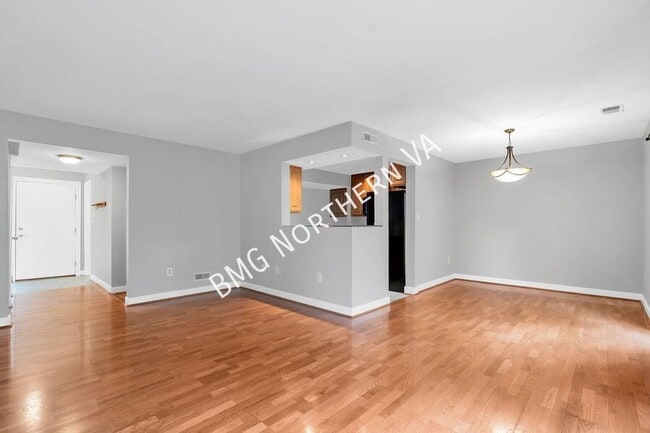 Photo - 1790 Ivy Oak Square