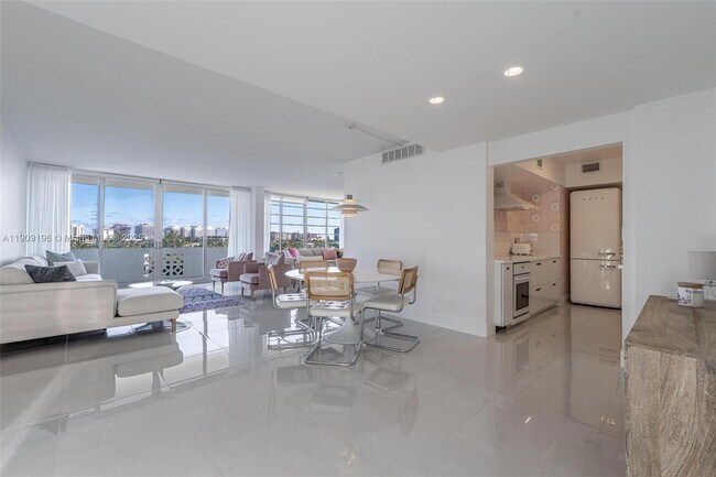 Photo - 9101 E Bay Harbor Dr Unidad 606