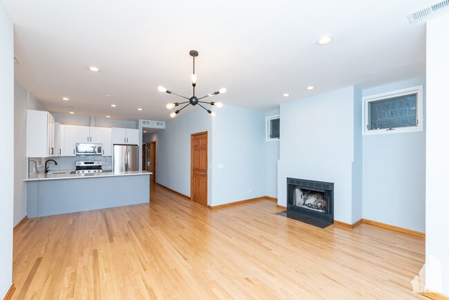 Photo - 2338 N Greenview Ave Unidad 2B