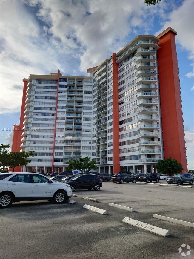 Building Photo - 1351 NE Miami Gardens Dr Unit 326E Rental