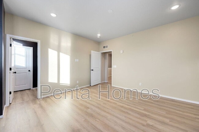 Photo - 563 Vicot Wy Unidad E