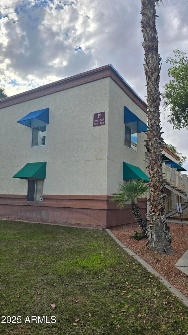 Building Photo - 12123 W Bell Rd Unit 112