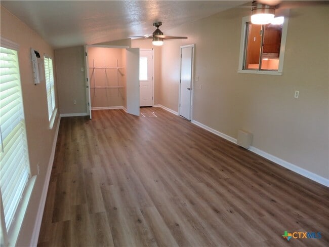 Photo - 969 Kunkel St