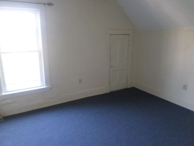 128 Colchester Ave