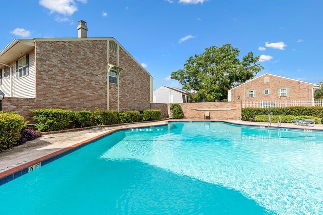 Building Photo - 2107 Lander Ln Unit 80