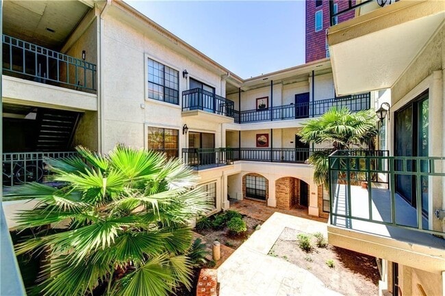 Building Photo - 1908 San Antonio St Unit 303