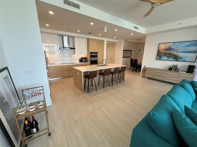 Photo - 301 Quay Cmn Unit 1004