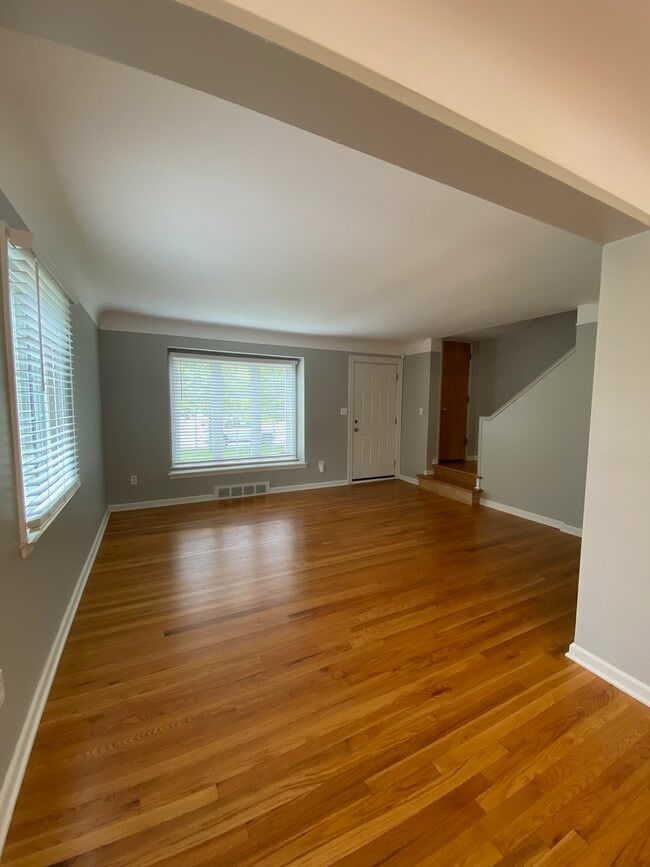 Sala de estar y comedor - 2534 Oliver Rd