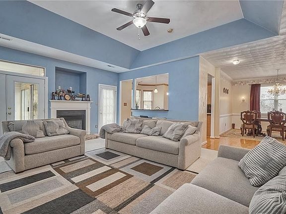 Photo - 2923 Drum Point Crescent