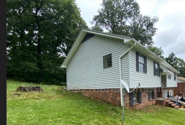 Photo - 450 Westchester Dr