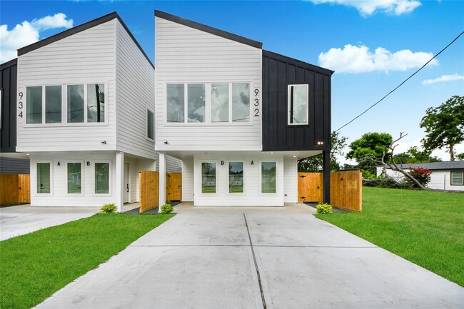 Building Photo - 932 South Ln